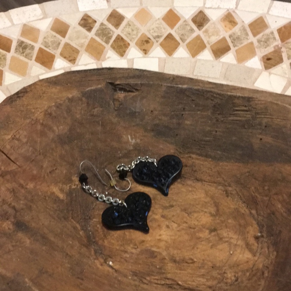 Tarina Tarantino heart earrings